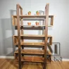 Biblioteca moderna fabricada en pino Brasil